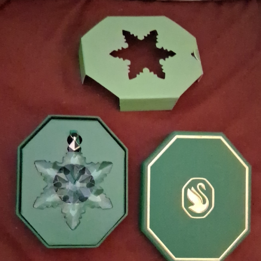 Swarovski Crystal Snowflake 2024 Annual Edition Ornament